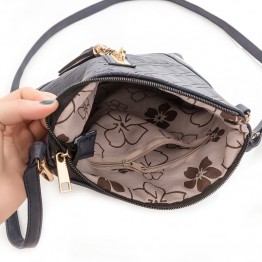 Women’s tassel strap leather messenger shoulder bag